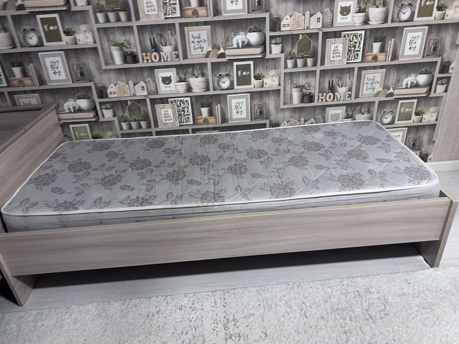 Продаётся 2 кровати,и 2 матраса