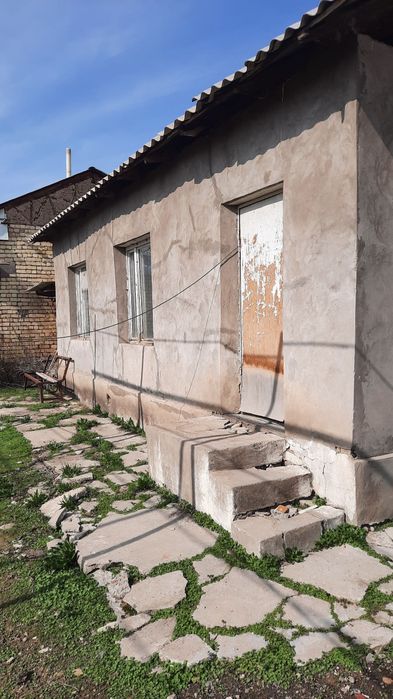 Учкахрамонда ховли сотилади
