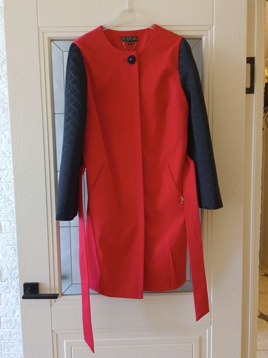 Плащ женский,  цвет коралл