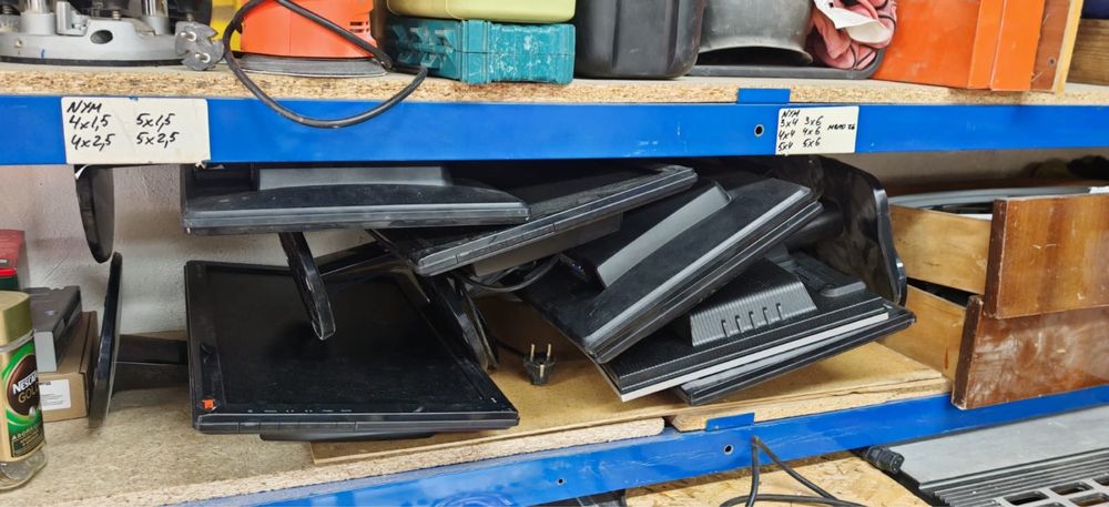 Продам мониторы  , можно для видеонаблюдения