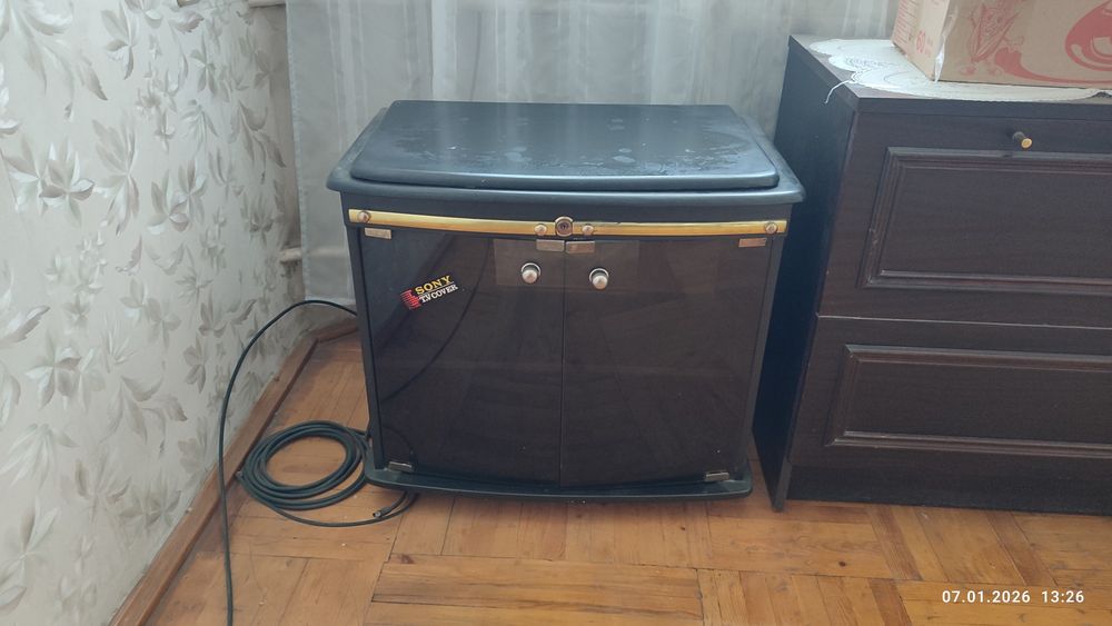 Тумба под телевизор, на колесиках