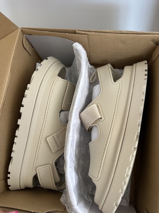 Сандали UGG НОВИ