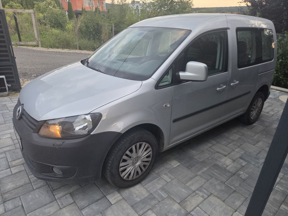Vând Volkswagen Caddy