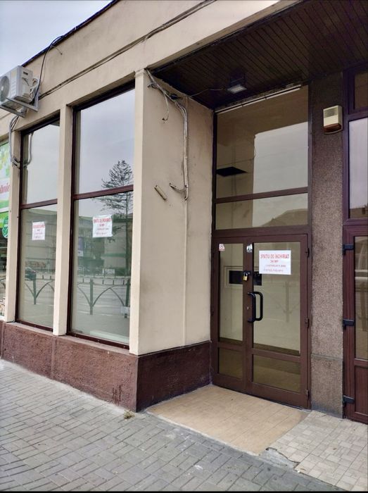De inchiriat spatiu comercial central, 34mp (Geamuri Late)