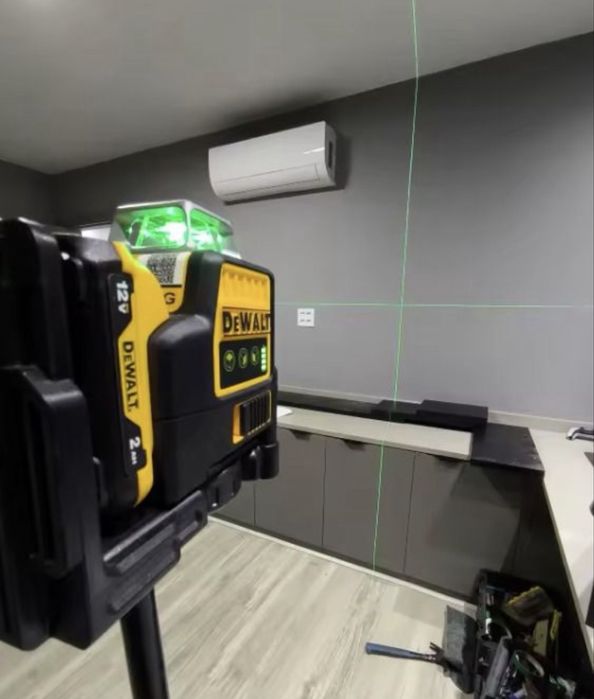 Nivela laser dewalt 12 lini verzi + ACUMULATOR SI INCARCATOR
