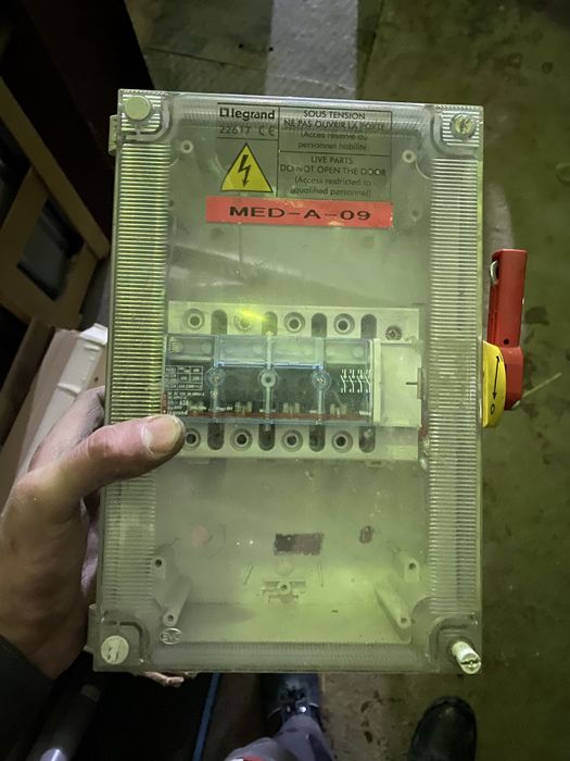 Щиток с рубильником на 63 ампер