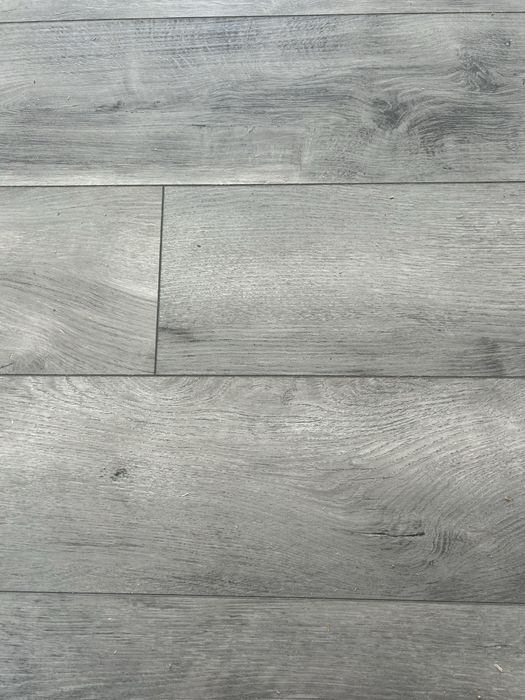 Сив ламинат дъб 18 кв.