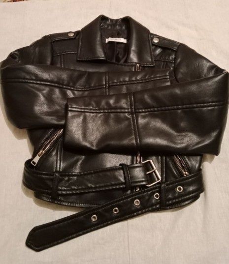 Куртка эко кожа женская.