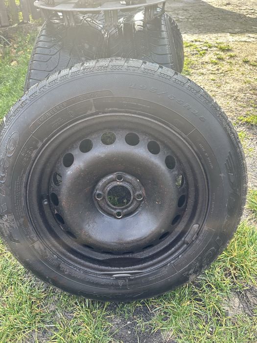 Vand cauciucuri cu tot cu janta