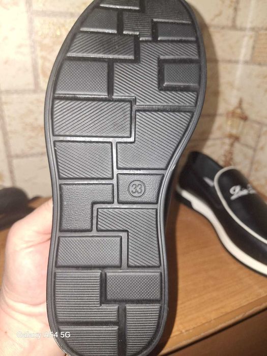 Продам детскую обувь  р 33