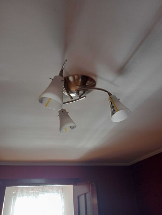 Люстра с тремя плафонами