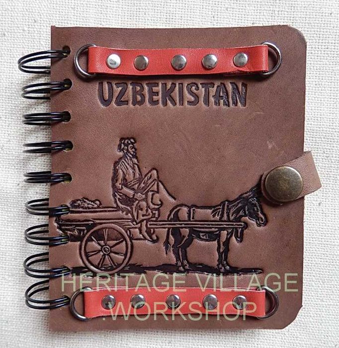 Блокноты с кожаной обложкой.