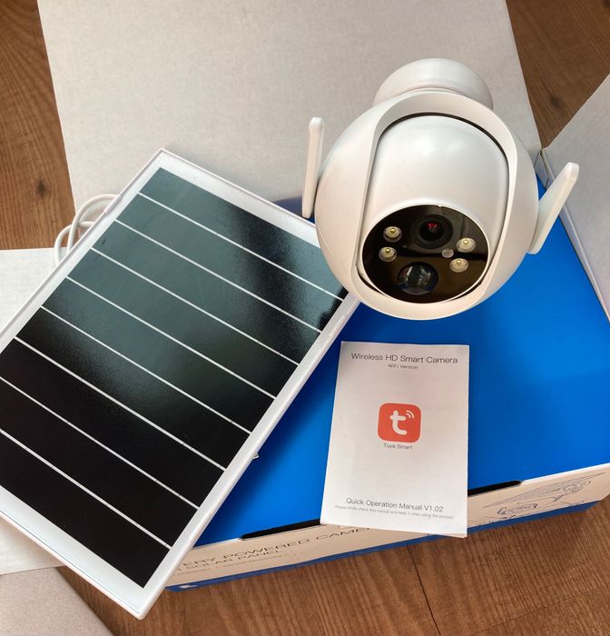 Камера със соларен панел и батерии