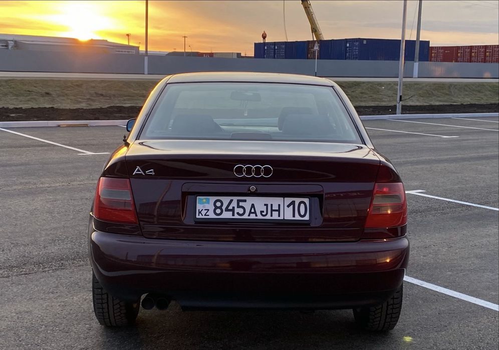 Audi A4, B5.