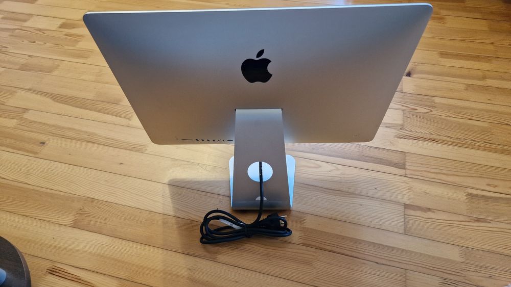 Apple iMac 2019 21,5" 4K с транспортна щета