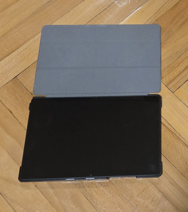 Tabletă Samsung Galaxy Tab A7 cu husă magnetică  - stare foarte bună