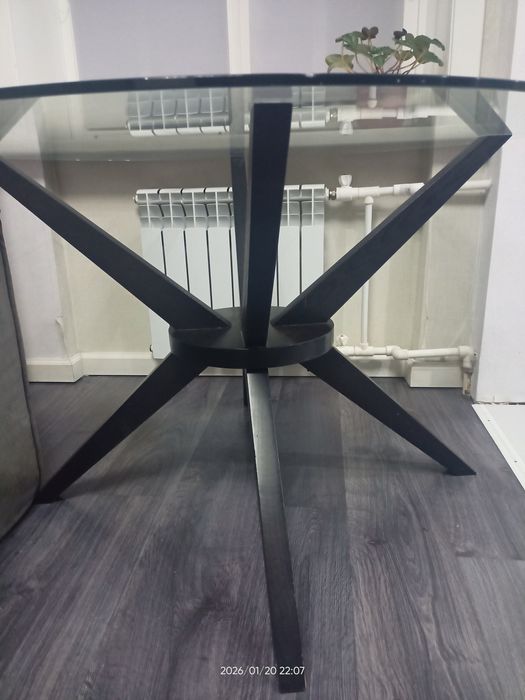 Продам стол стеклянный