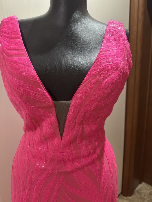 Бална рокля в цвят Barbie pink