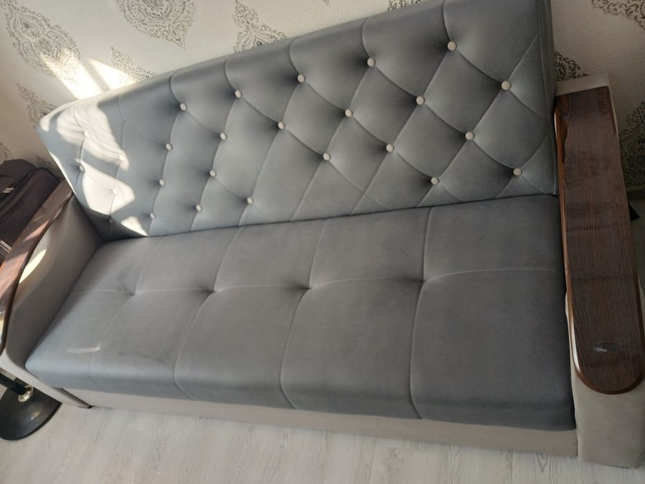 Продаётся диван накладной в хорошем состоянии