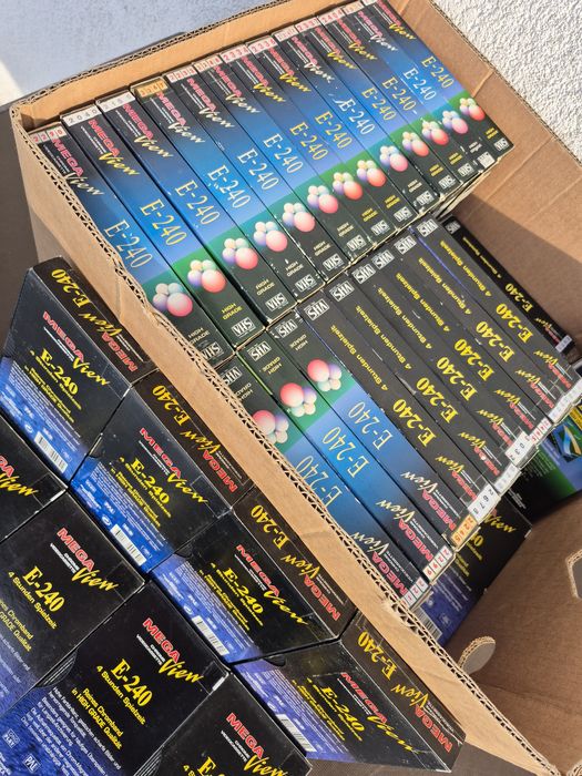 Vând lot 30 casete video VHS originale Mega view, 240 minute cu filme