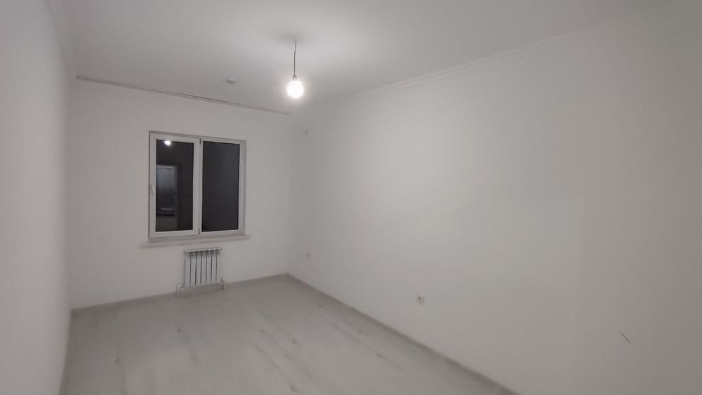 Uy sotiladi Yashnabod tumani Olmos mahallasi 16 qavatli 1 qavat 3 xona