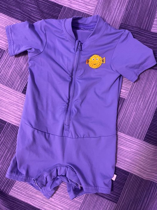Bebe-2 costume baie, palarie si papucei la 60 lei
