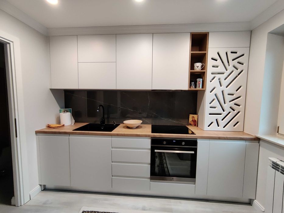 Inchiriez apartament 3 camere zona centrala Policlinica Areni mobilat