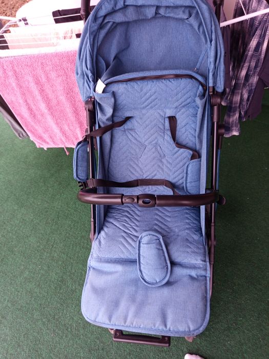 Vând căruț sport  Chicco