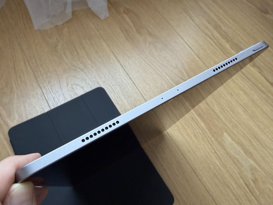 Apple iPad Pro 12,9" 6th Gen, 256GB, Wi-Fi + оригинален калъф.