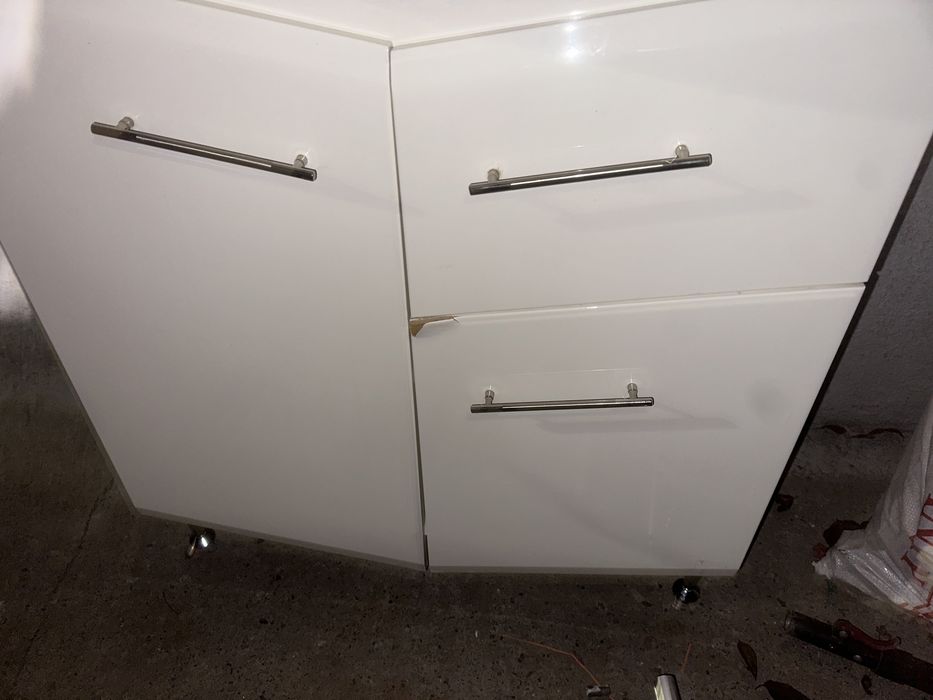 Раковина с тумбочкой