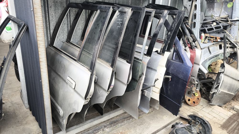 Продам двери на монтеро спорт в Алматы