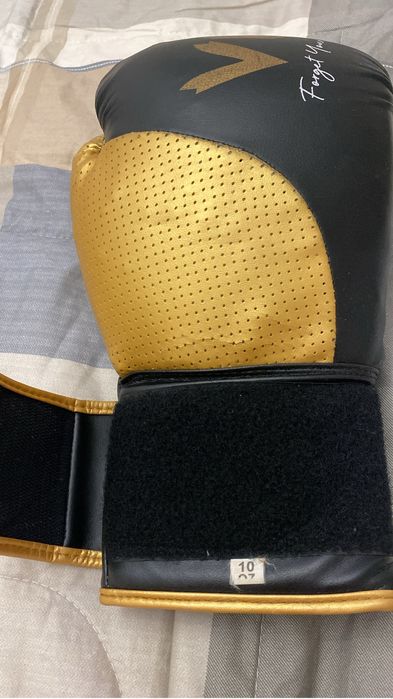 Продам боксерские перчатки