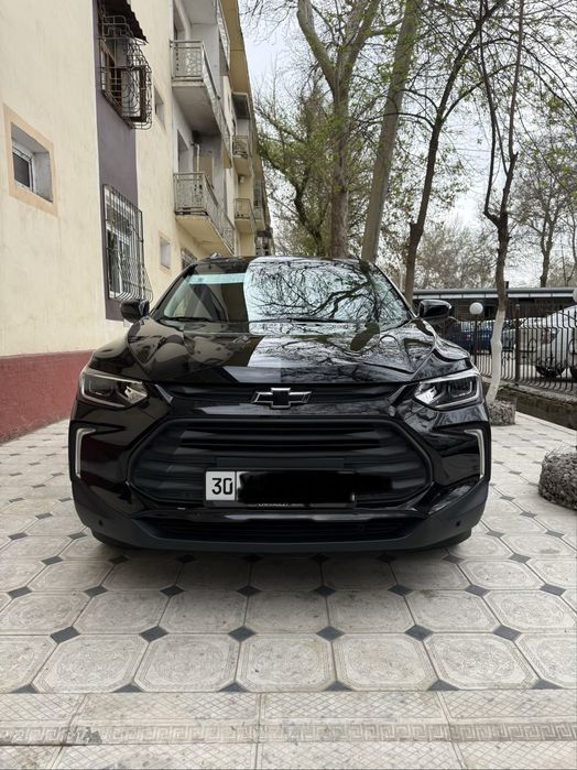 Tracker 2023 yili qora