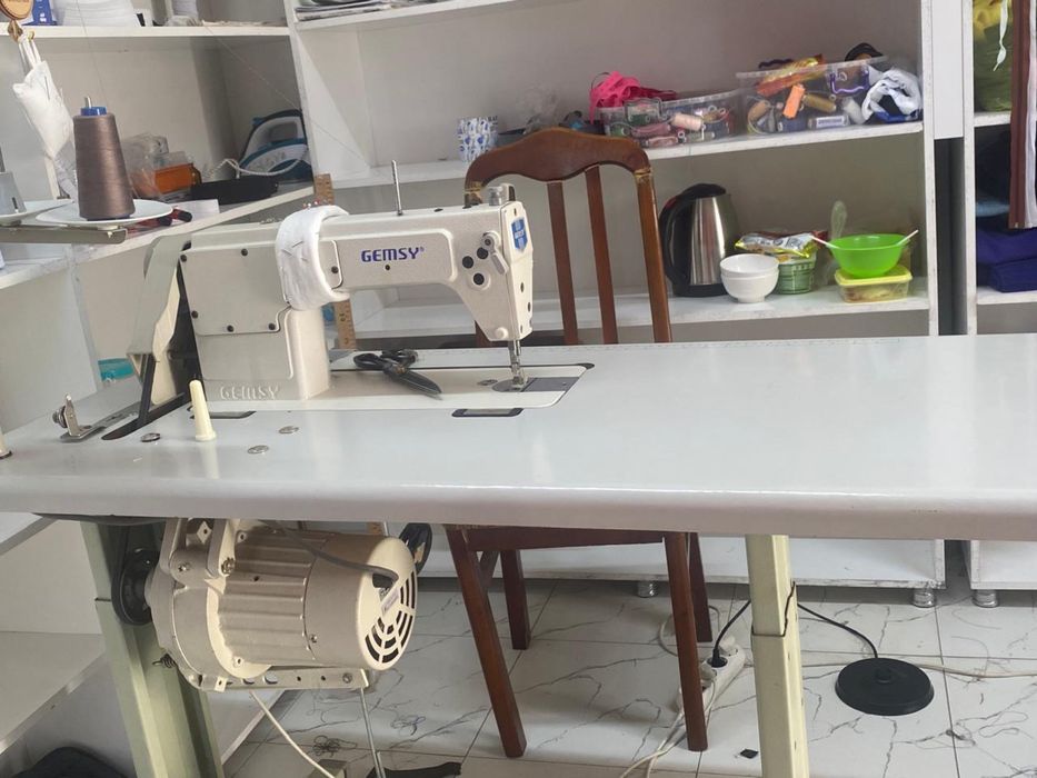 Продам швейную машину.