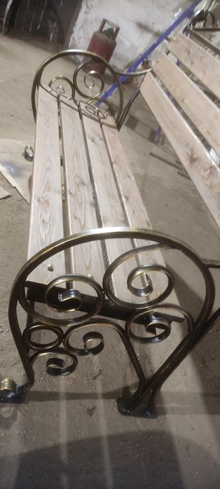 Садовая лавочка.