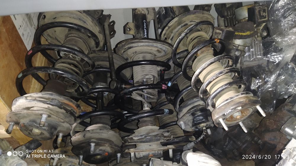 Амортизатор на Тойота сиенна