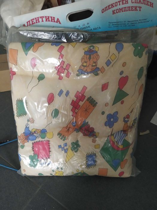 Детска кошара в отлично състояние ,  в комплект с нов спален комплект.