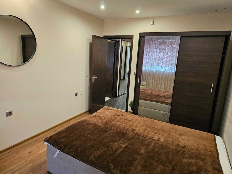 Тристаен апартамент -близо до Медицински Университет, Червен площад