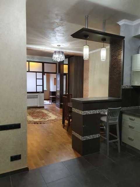 Продава се Двустаен апартамент в София, Център - 65 кв.м за 2831 €/кв.м - Снимка #2