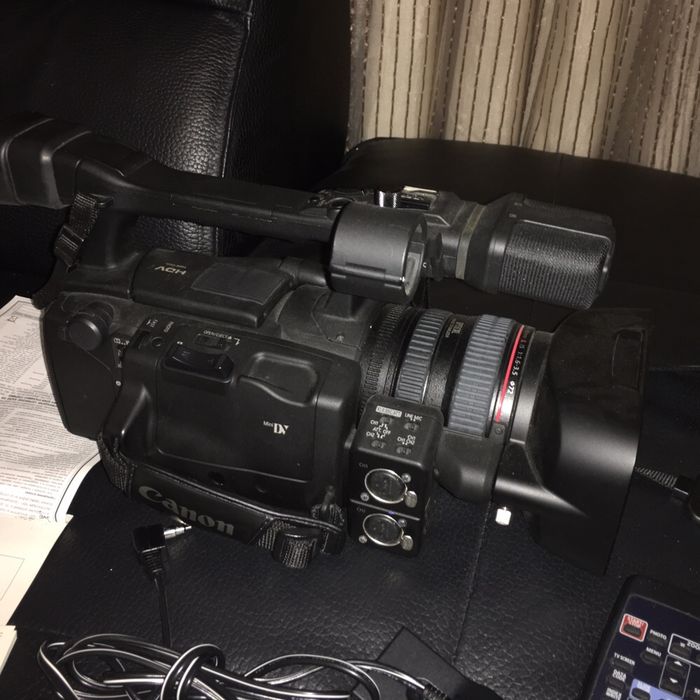 Професионална HD видеокамера Canon HX A1