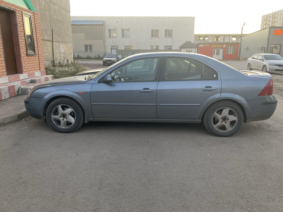 Продам машину форд