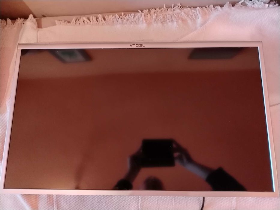 Телевизор Tesla 32" led