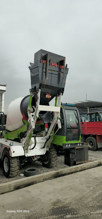 Car Mix Betonmishalka  sotuvda 0.8/2.0/4.0 kub beton qorgichlar tayyor