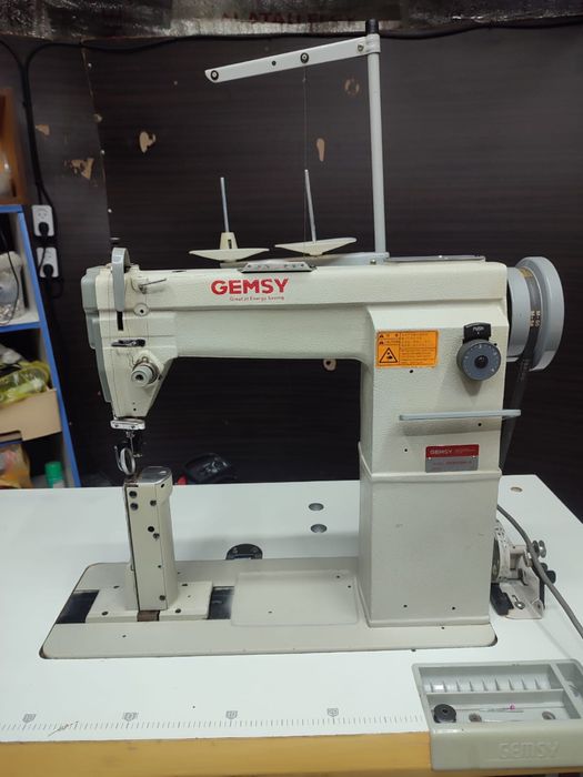 Продам швейную машинку