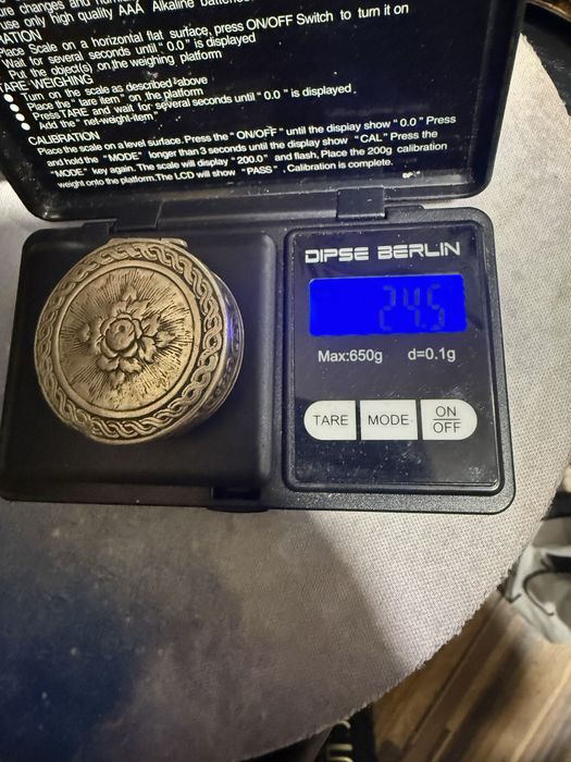 старинна сребърна кутийка за хапчета