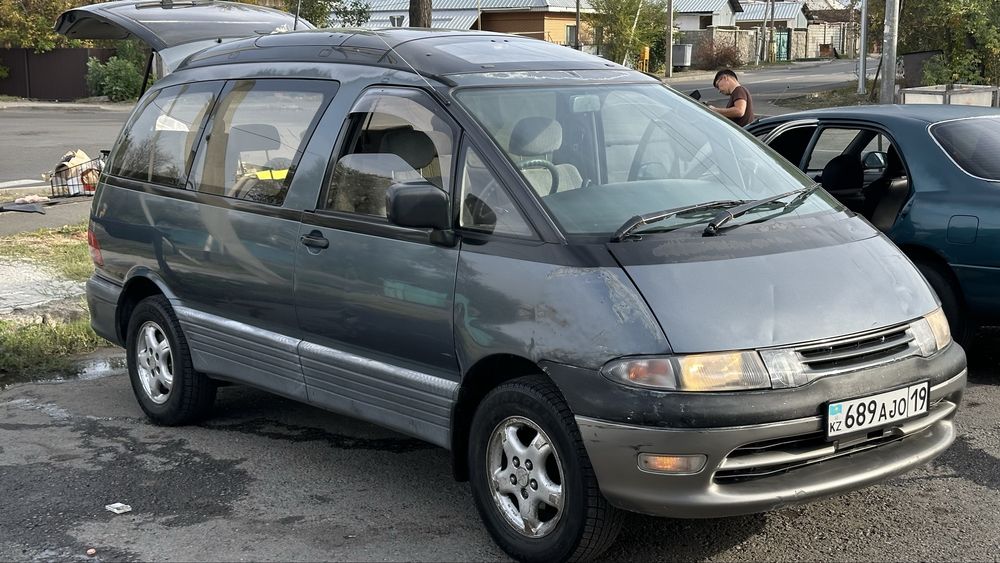 Toyota Estima Lucida 1994 год