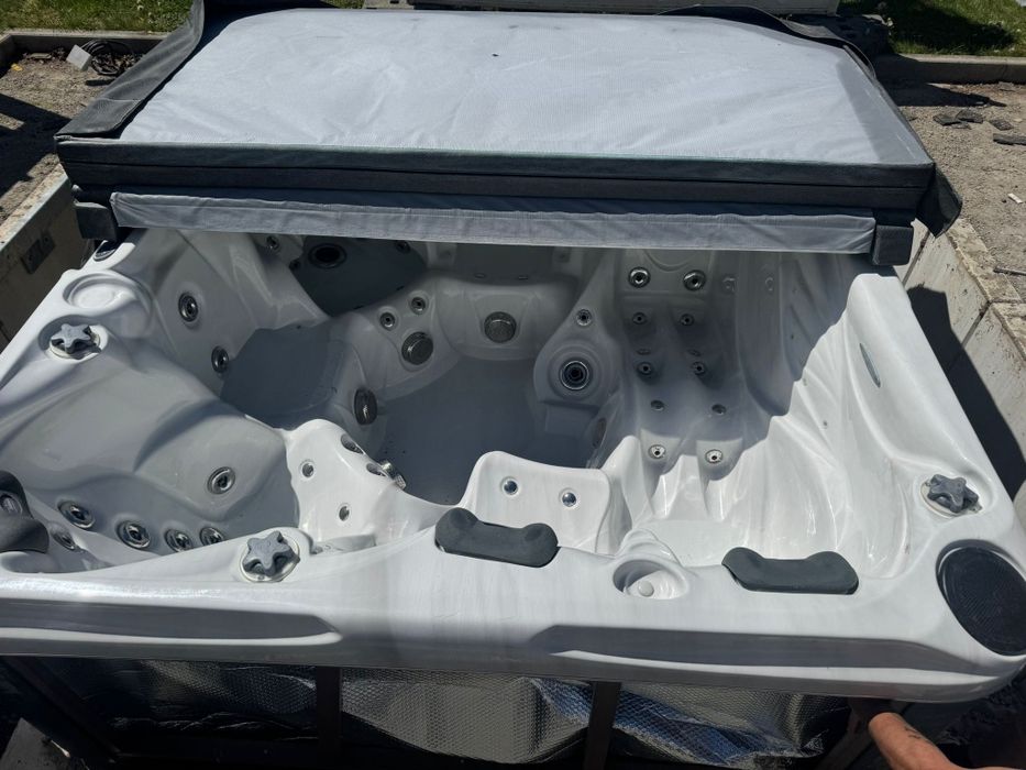 piscina jacuzzi ca nou