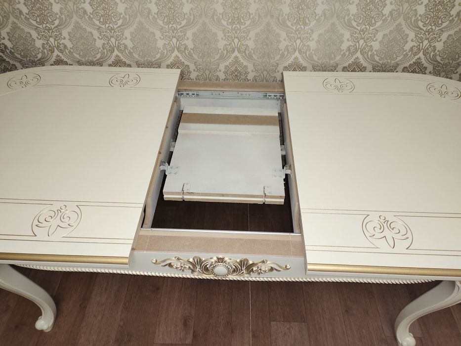 стол для гостинной