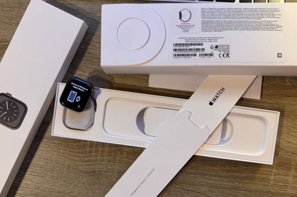 Apple Watch 8 41mm Stainless Steel Graphite Cellular + Milanese Loop