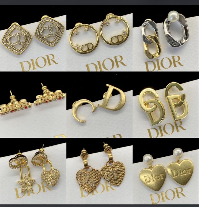 Обеци на марката Dior.